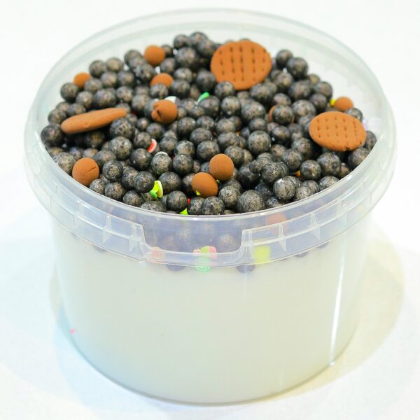 اسلایم وانیل با تکه های شکلات و بیسکوییت